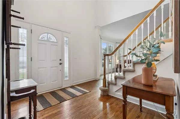 11503 Oakview DR, Lenexa, KS 66062