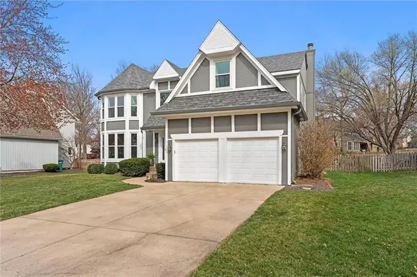 11503 Oakview DR, Lenexa, KS 66062