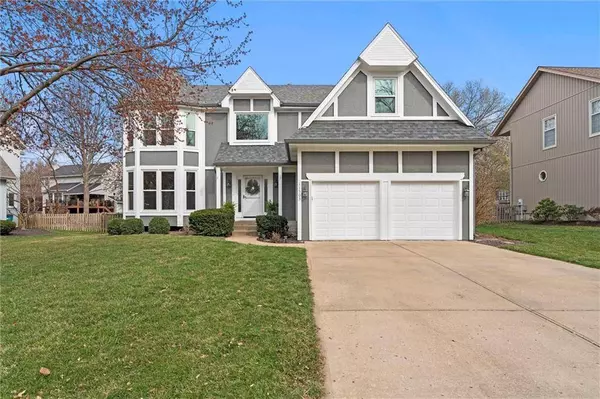 11503 Oakview DR, Lenexa, KS 66062