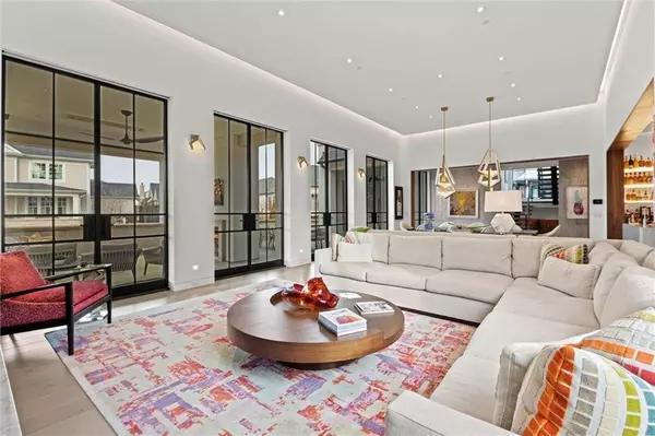 9358 Juniper Reserve DR, Prairie Village, KS 66207