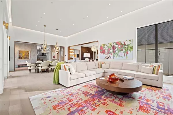 9358 Juniper Reserve DR, Prairie Village, KS 66207