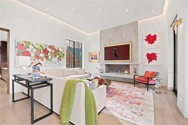 9358 Juniper Reserve DR, Prairie Village, KS 66207