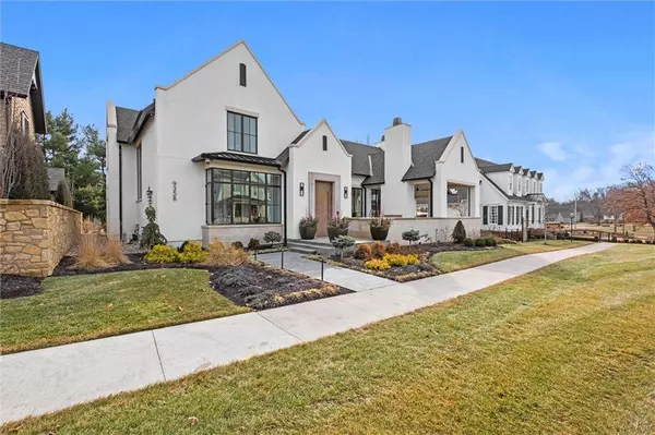 9358 Juniper Reserve DR, Prairie Village, KS 66207