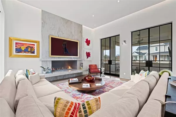 9358 Juniper Reserve DR, Prairie Village, KS 66207