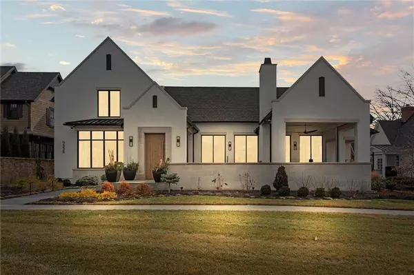 9358 Juniper Reserve DR, Prairie Village, KS 66207