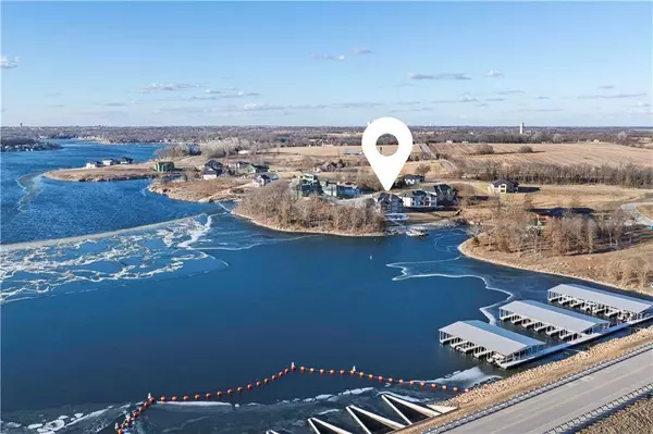 14 Omaha CIR, Lake Winnebago, MO 64034