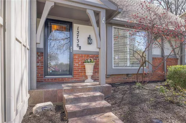 12738 W 82nd ST, Lenexa, KS 66215