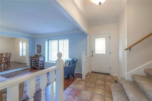 12738 W 82nd ST, Lenexa, KS 66215