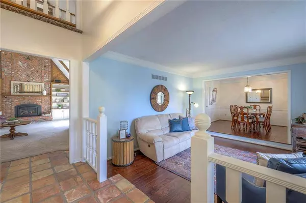 12738 W 82nd ST, Lenexa, KS 66215