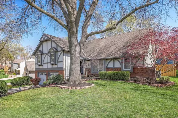 12738 W 82nd ST, Lenexa, KS 66215