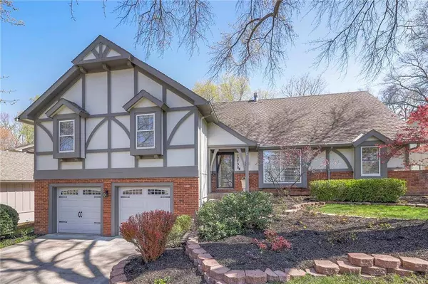 12738 W 82nd ST, Lenexa, KS 66215