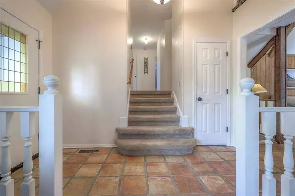 12738 W 82nd ST, Lenexa, KS 66215