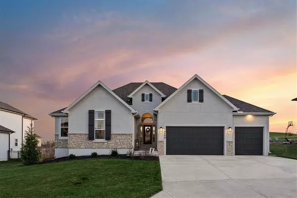 4290 Aspen DR, Basehor, KS 66007