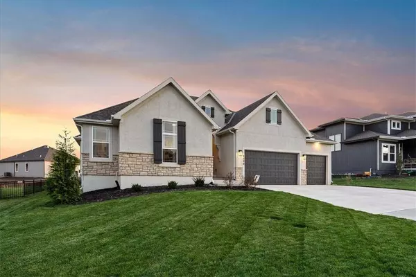 4290 Aspen DR, Basehor, KS 66007