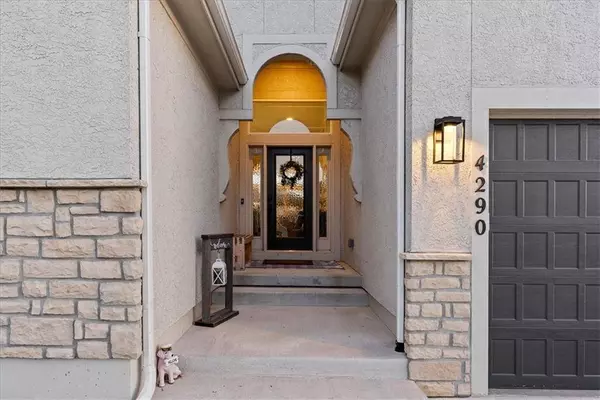 4290 Aspen DR, Basehor, KS 66007