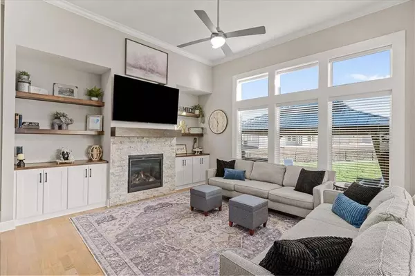 4290 Aspen DR, Basehor, KS 66007