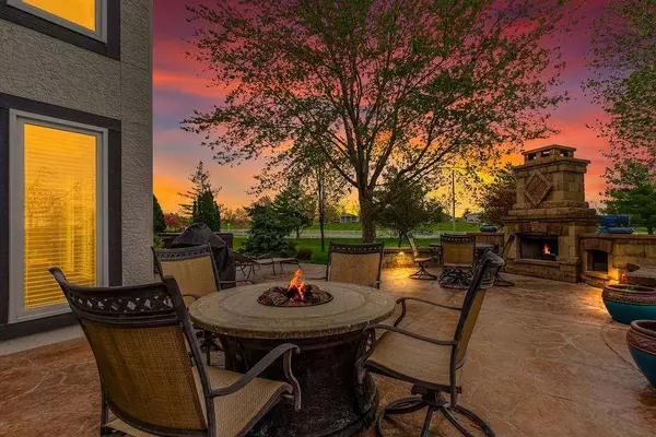 517 SE Snaffle Bit CT, Lee's Summit, MO 64082