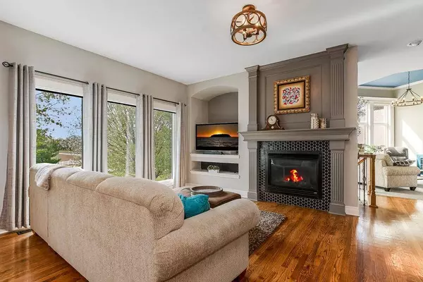 517 SE Snaffle Bit CT, Lee's Summit, MO 64082