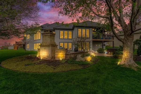 517 SE Snaffle Bit CT, Lee's Summit, MO 64082