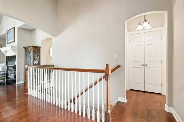 28919 Hackberry CIR, Paola, KS 66071