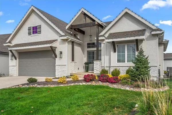 25464 W 83rd TER, Lenexa, KS 66227