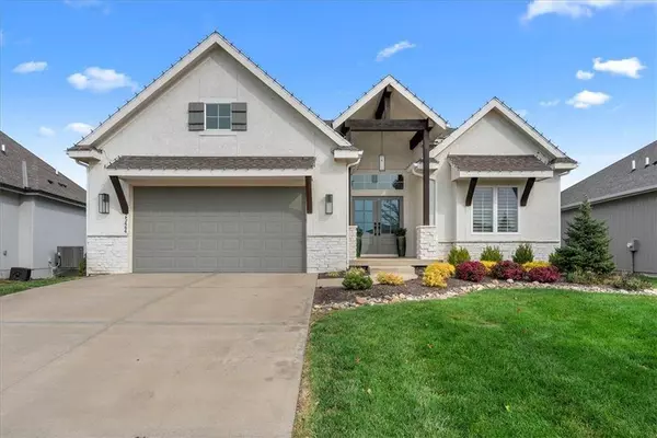 25464 W 83rd TER, Lenexa, KS 66227