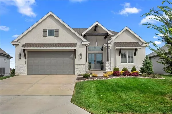 25464 W 83rd TER, Lenexa, KS 66227