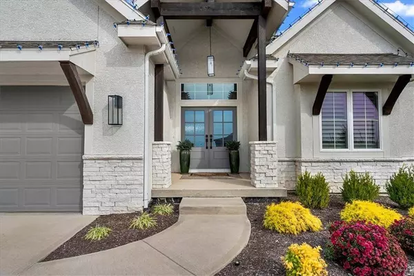 25464 W 83rd TER, Lenexa, KS 66227