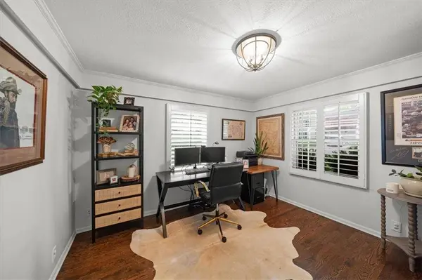 4100 W 74 ST, Prairie Village, KS 66208