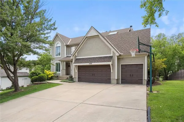 5009 Rene ST, Shawnee, KS 66216
