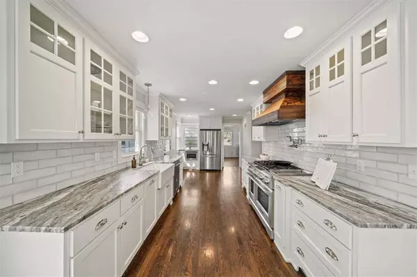 8705 Grandview ST, Overland Park, KS 66212