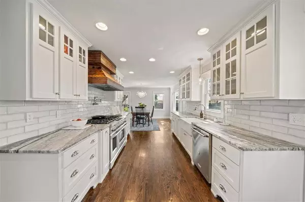 8705 Grandview ST, Overland Park, KS 66212