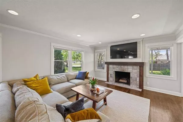 8705 Grandview ST, Overland Park, KS 66212