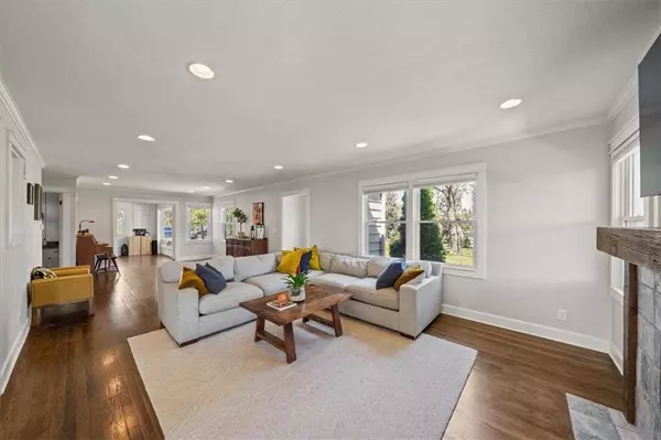 8705 Grandview ST, Overland Park, KS 66212