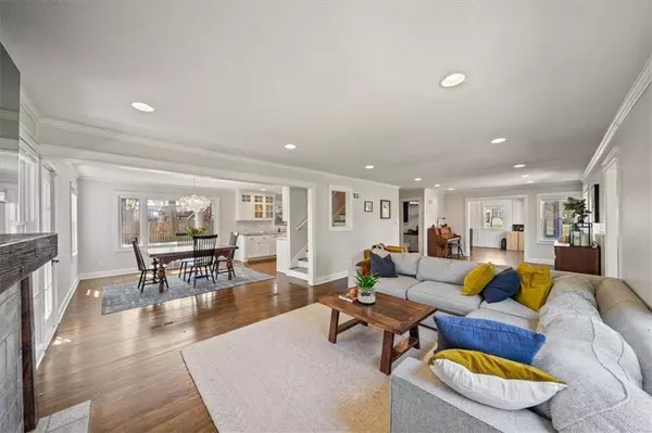 8705 Grandview ST, Overland Park, KS 66212