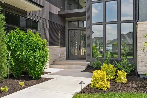 10721 W 142nd ST, Overland Park, KS 66221