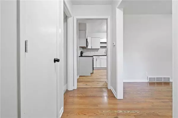 10006 Oakdell ST, Kansas City, MO 64114