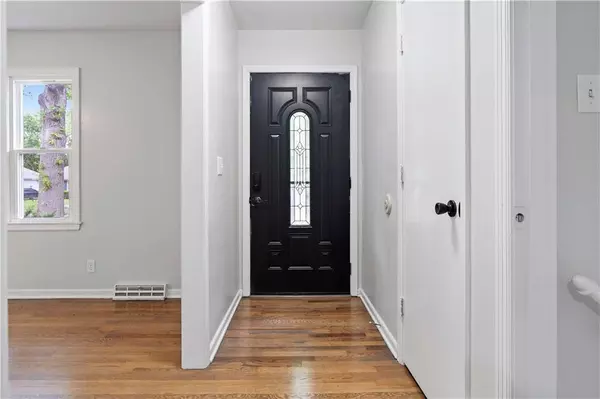 10006 Oakdell ST, Kansas City, MO 64114