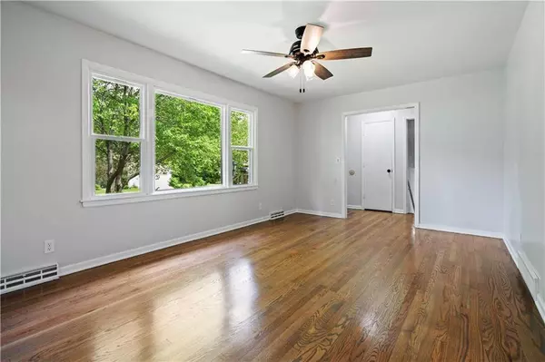 10006 Oakdell ST, Kansas City, MO 64114