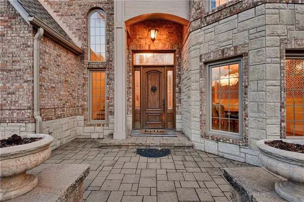 4319 N Mulberry DR, Kansas City, MO 64116