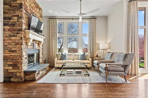 4319 N Mulberry DR, Kansas City, MO 64116