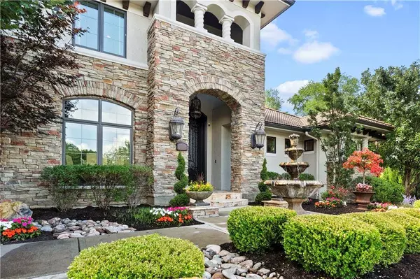 11110 W 146th TER, Overland Park, KS 66221