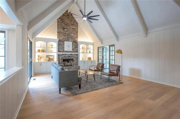 9100 Dearborn ST, Overland Park, KS 66207