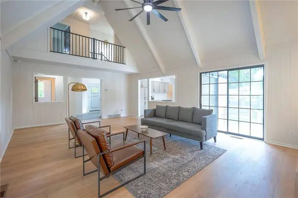 9100 Dearborn ST, Overland Park, KS 66207