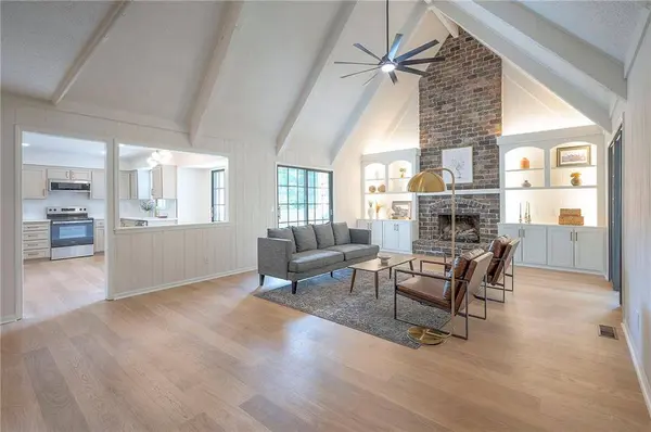 9100 Dearborn ST, Overland Park, KS 66207