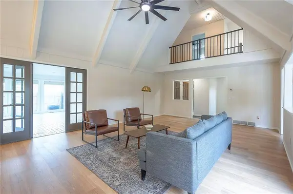 9100 Dearborn ST, Overland Park, KS 66207