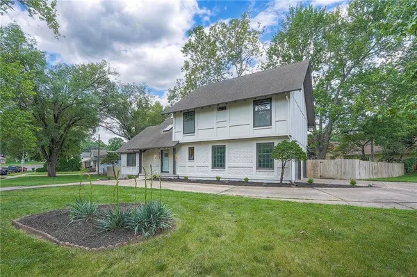 9100 Dearborn ST, Overland Park, KS 66207
