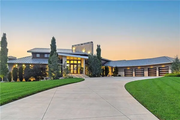 10712 W 165th ST, Overland Park, KS 66221