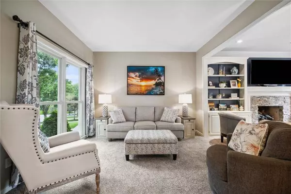 14910 Rhodes CIR, Lenexa, KS 66215