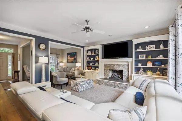 14910 Rhodes CIR, Lenexa, KS 66215